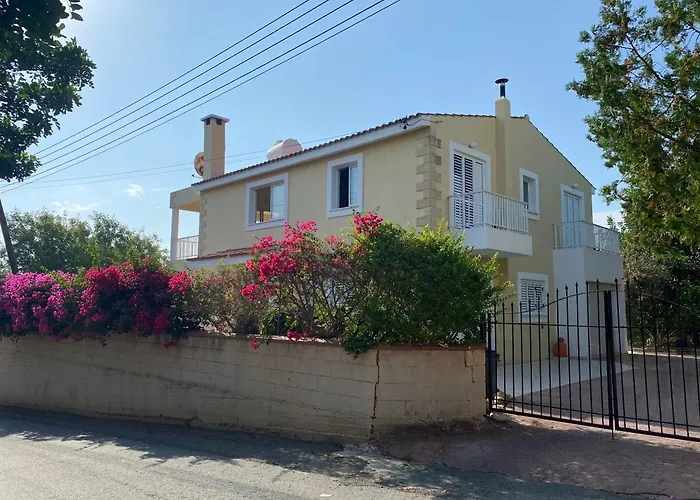 Photo de Paphos Apartment With Private Pool Mesoyi