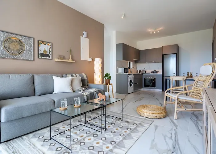 Ivory 1-Br Apartment In Aradipou Aradhippou photo
