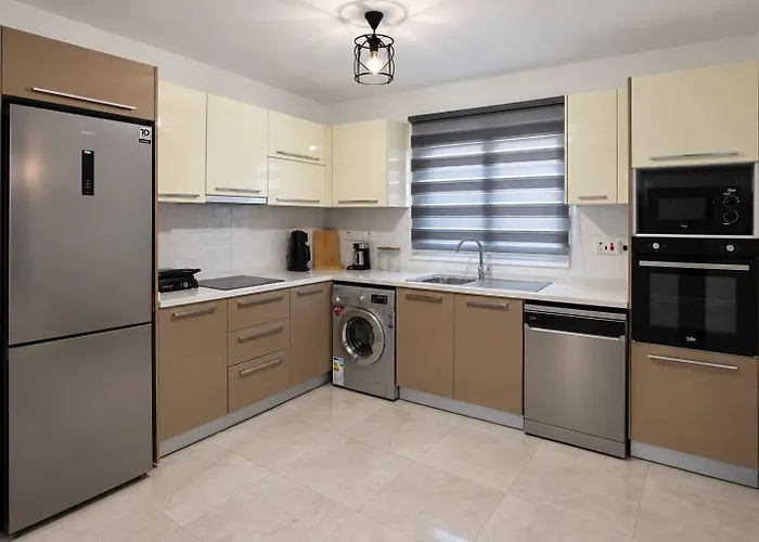 Sunshine 2 Apartment By Holidaykeys Karavas  photo
