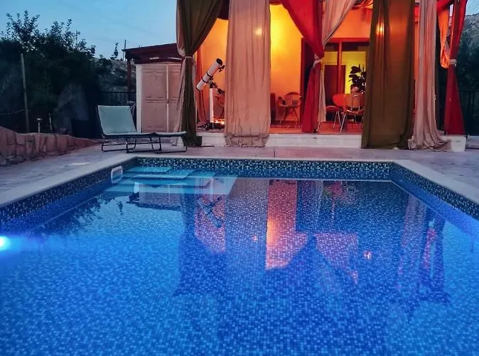 Фото Privately Located Villa With Pool Akrounta