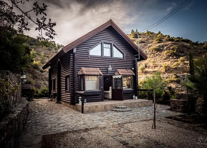 *2 Bdr Log House /Mountains/Queen Bed/Fireplace Gourri photo